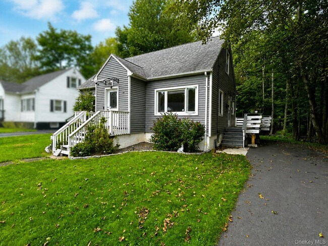 Building Photo - 17 Greenview Ave