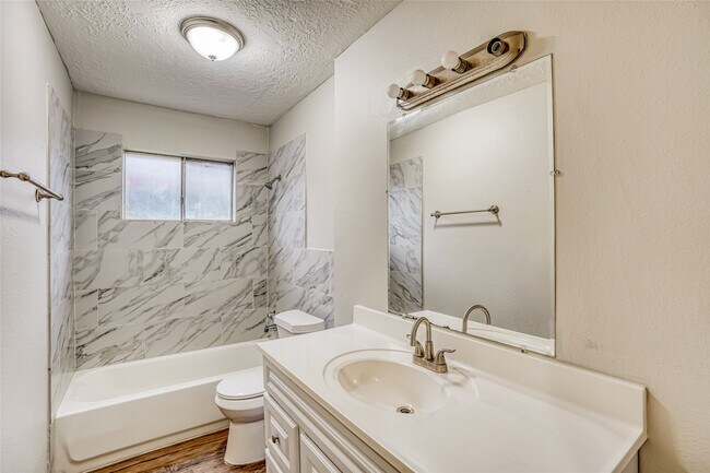 Building Photo - 4419 Curly Oaks Dr