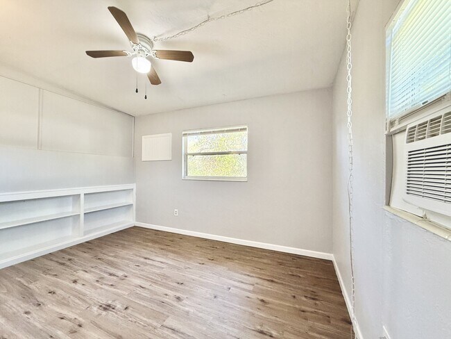 Building Photo - 7111 Onyx Dr N