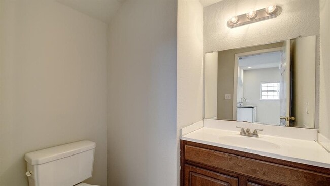 Building Photo - 2206 Pennsylvania Ave