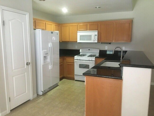 Building Photo - 11409 Pacific Shores Dr