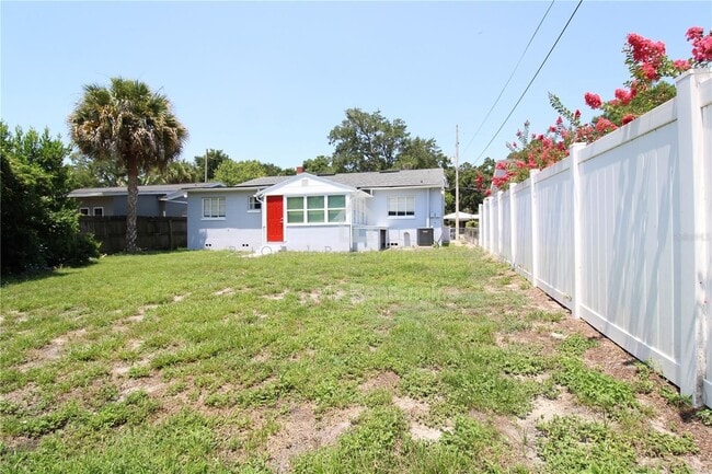 Building Photo - 1639 Oakmont Ln