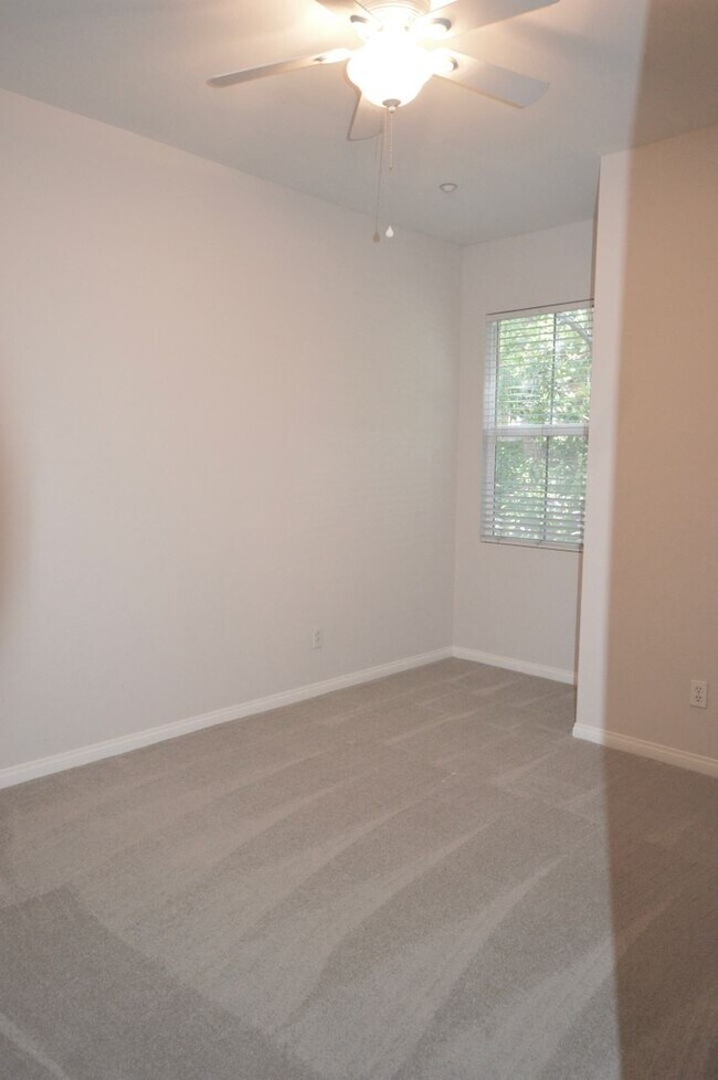 Building Photo - Charming 3-Bedroom Irvine Condo with Attac...