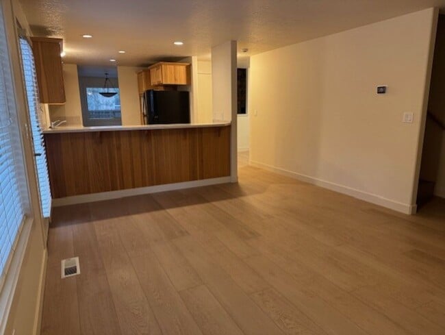 Building Photo - Family home just across from Pine Ridge elementary