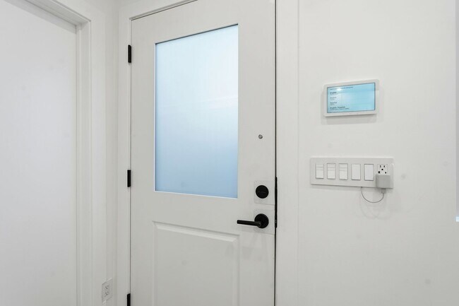 Building Photo - Luxury Newly Built 2 Bed, 2 Bath Home with Private Yard, Walk-In Closets & High-End Bespoke Kitchen