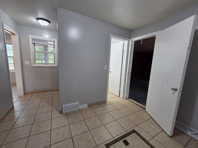 Building Photo - 2606 Southwood Dr