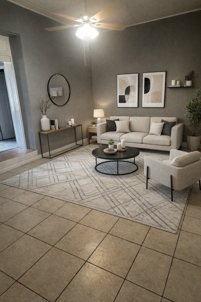 Building Photo - 111 Iturbide St