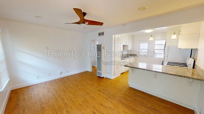 Building Photo - 427 20th St