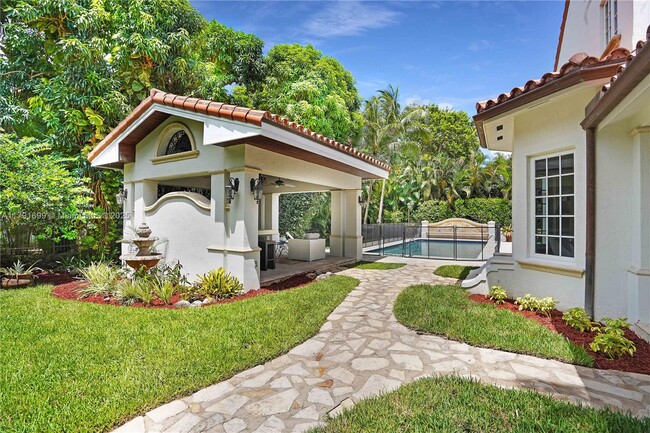 Building Photo - 4403 Monserrate St
