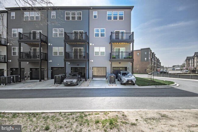 Building Photo - 9920 -B Sir Barton Wy