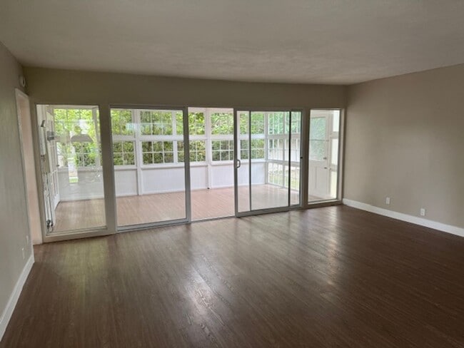 Building Photo - Newly Renovated 4 Bedroom 2 Bath home, wit...
