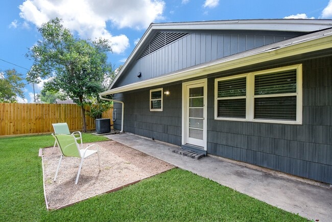 Building Photo - 7926 Ridgeview Dr