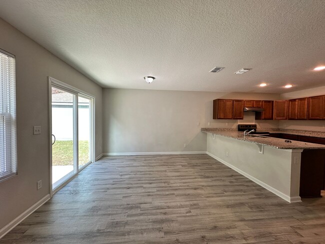 Building Photo - Pritchard Point - Three Bedroom Home