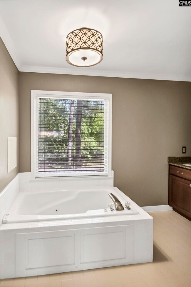 Building Photo - 1100 Woodtree Ct