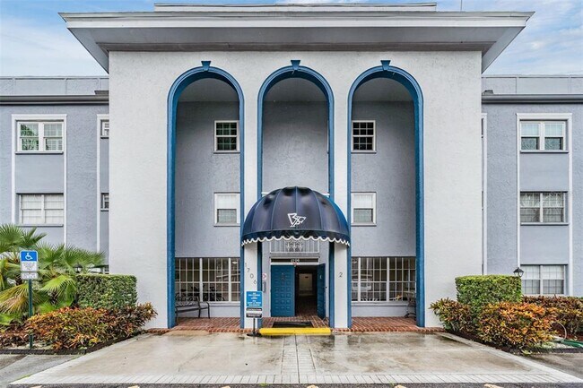 Building Photo - 1706 Belleair Forest Dr