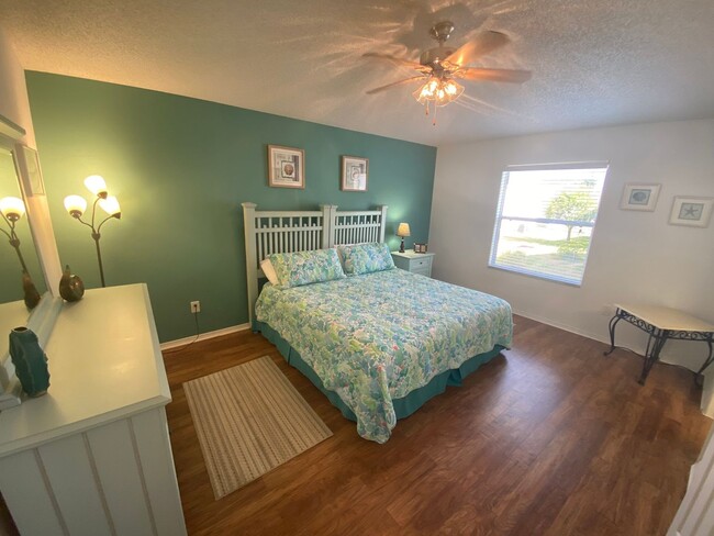 Building Photo - Beautiful SEASONAL, Fully Furnished, turnk...