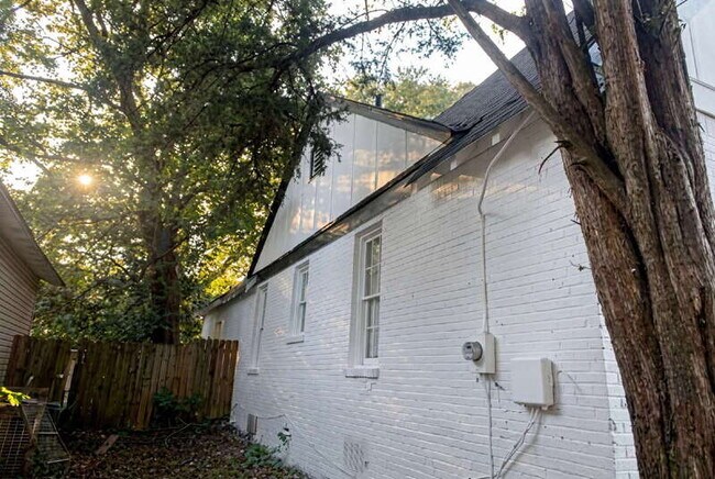 Building Photo - 1111 Henry Ave