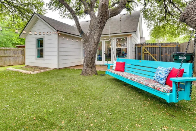 Building Photo - 1208 E 3rd St