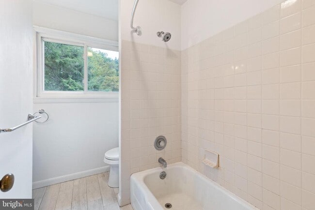 Building Photo - 209 Hillside Ave