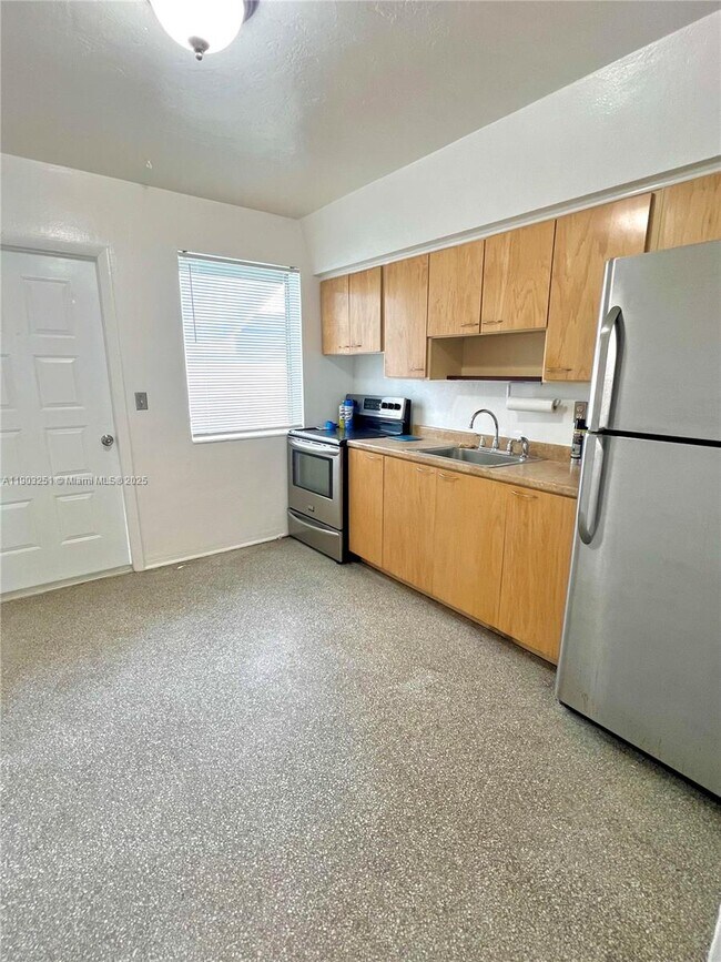 Building Photo - 730 NW 1st Ct