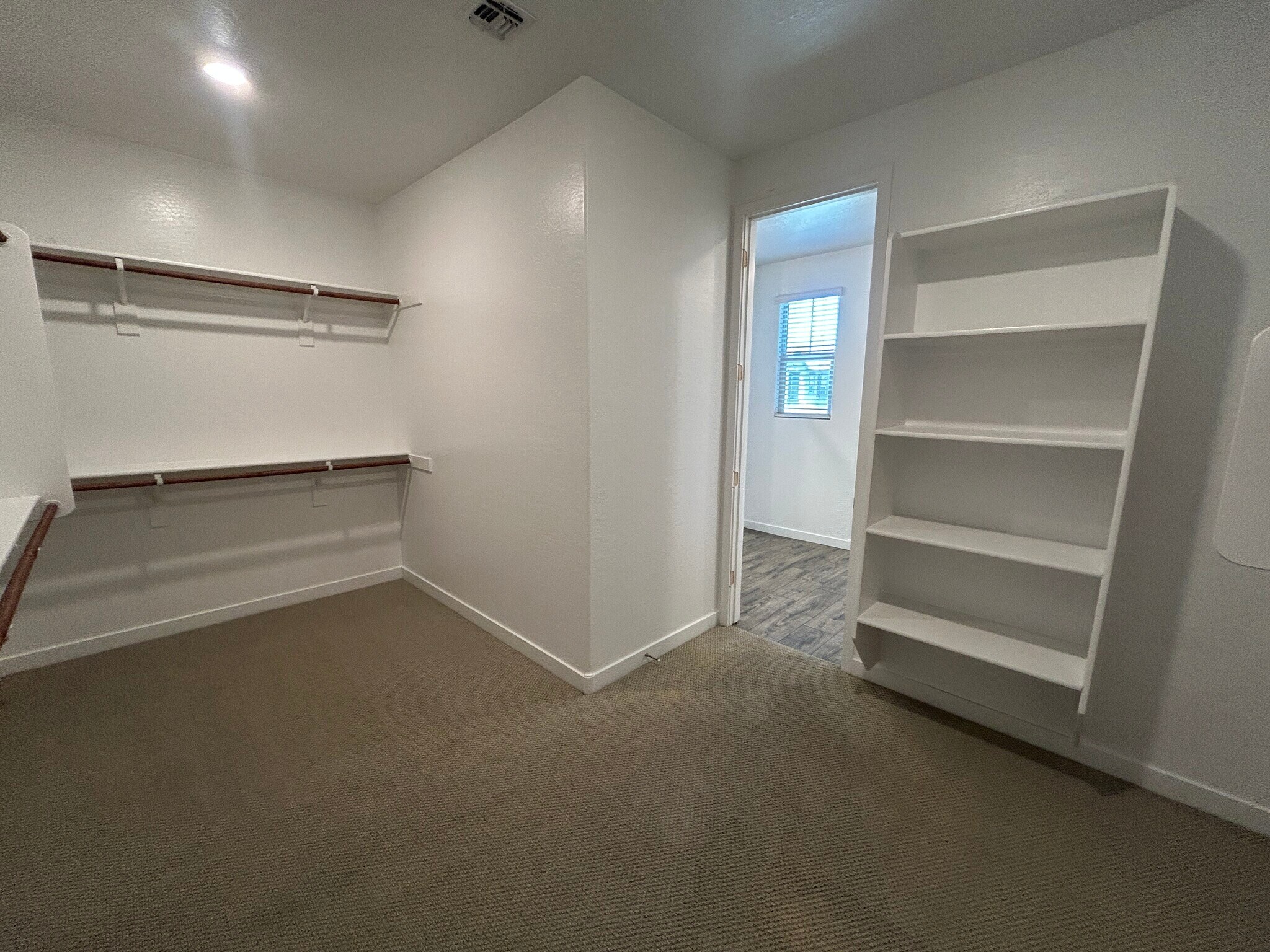 Building Photo - 1146 E Weatherby Way