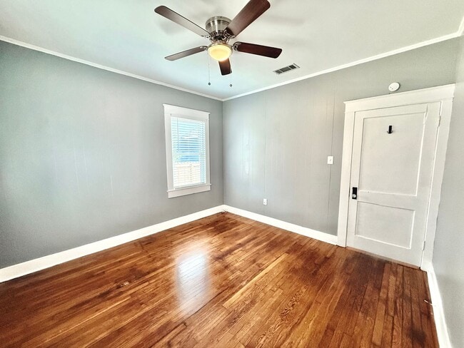 Building Photo - 2BR Home with Sunroom & Extended Driveway
