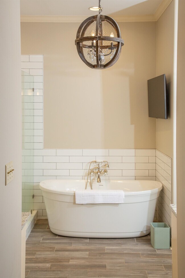 Building Photo - 10060 Avent Ridge Cove
