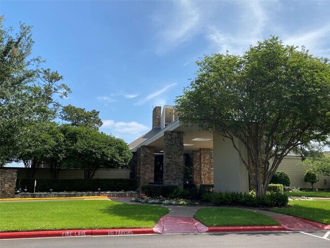 Building Photo - 13511 Summer Hill Dr