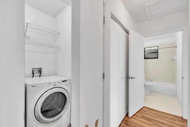 Building Photo - 4111 Coral Tree Cir