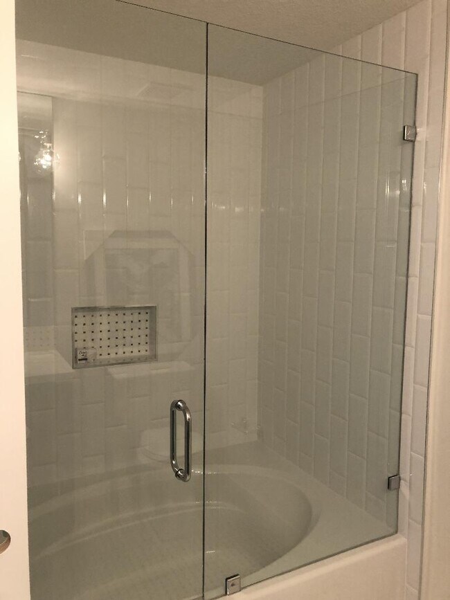 Building Photo - 9905 Baywinds Blvd