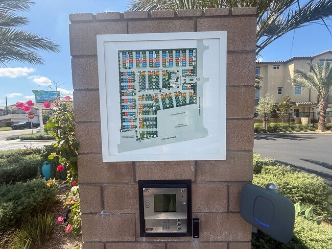 Building Photo - Two-bedroom, two-and-a-half-bath tri-level townhouse located in Arcadia, CA