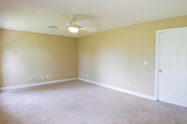 Building Photo - Beautiful 3 beds 2 bath 2-story home overv...