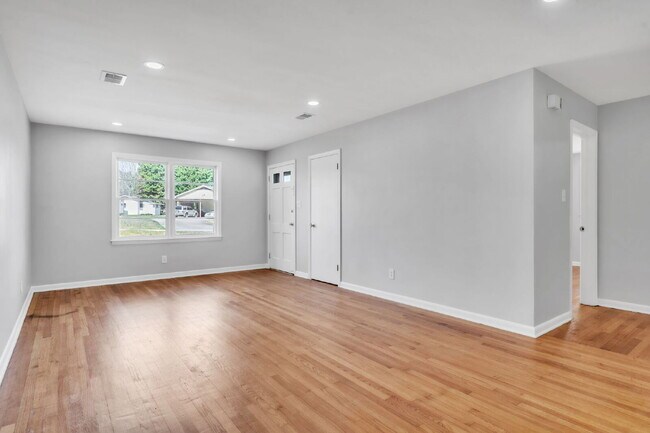 Building Photo - 2BR/1BA Townhome with Granite Countertops & Carport $1325/mo rent