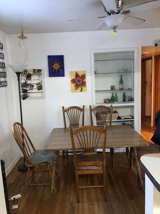 Building Photo - 910 Bungalow Ct