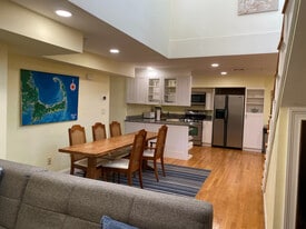 Building Photo - 74 Georgia St