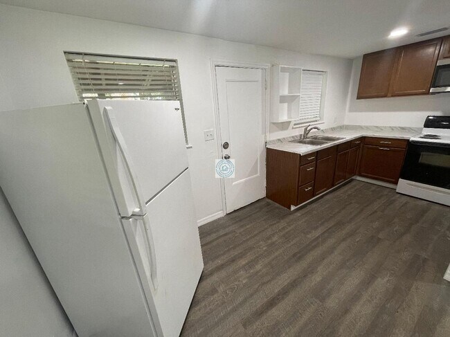 Building Photo - 2626 Broadway Ave