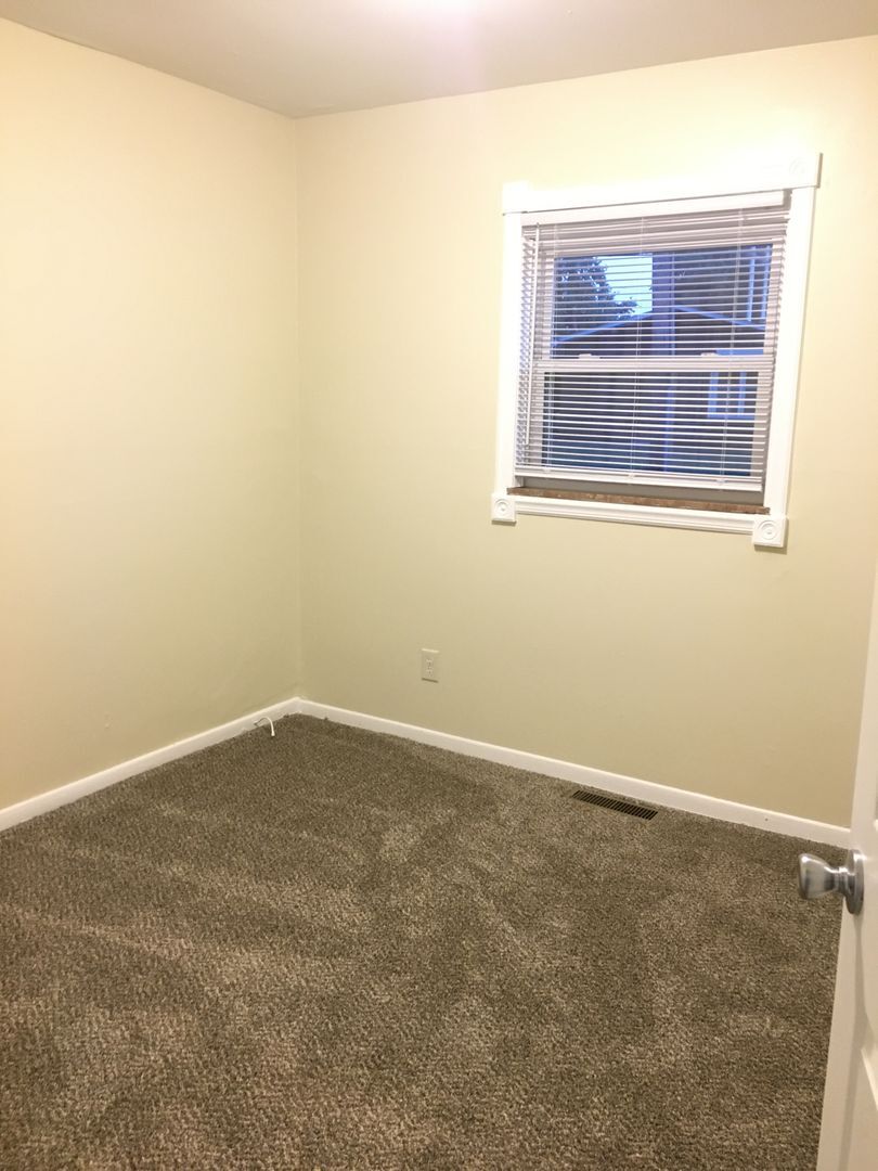 Building Photo - 605 21st St