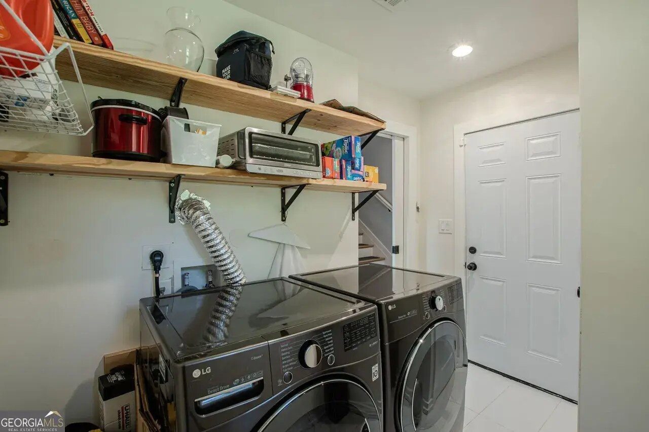 Building Photo - 2657 Blount St