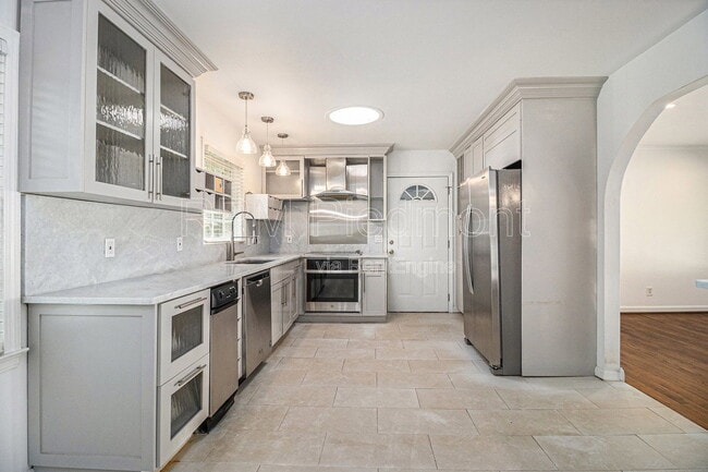 Building Photo - 2570 Northside Dr NW