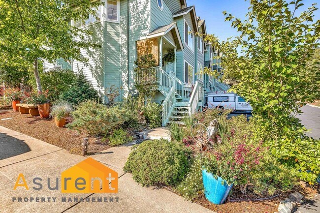 Building Photo - Stunning Home with Beautiful views of Ashland Available Soon!