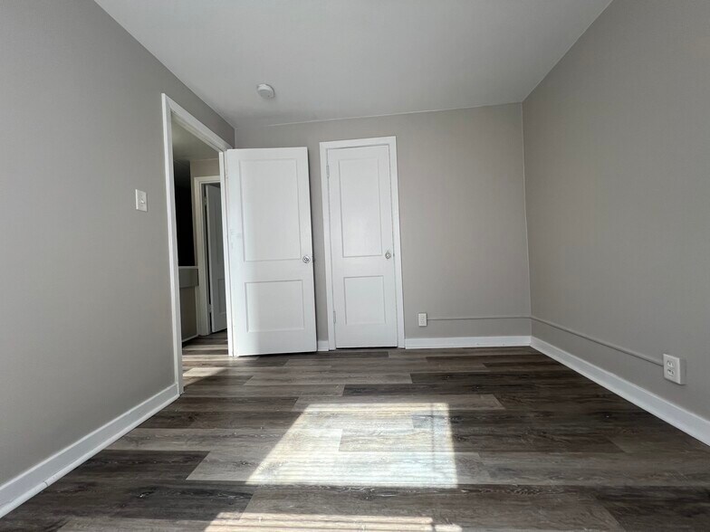 Building Photo - 124 Locust St