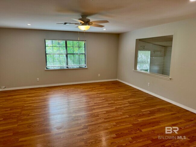 Building Photo - 382 Pecan Ave
