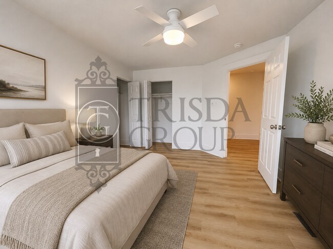 Building Photo - Avail Sept 1: 2BR Apt in Beechview, South Hills.  BEAUTIFUL design, Laminate Floors, AC, Pets OK,...