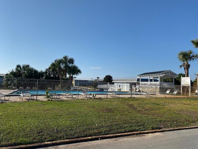 Building Photo - 4000 Gulf Terrace Dr