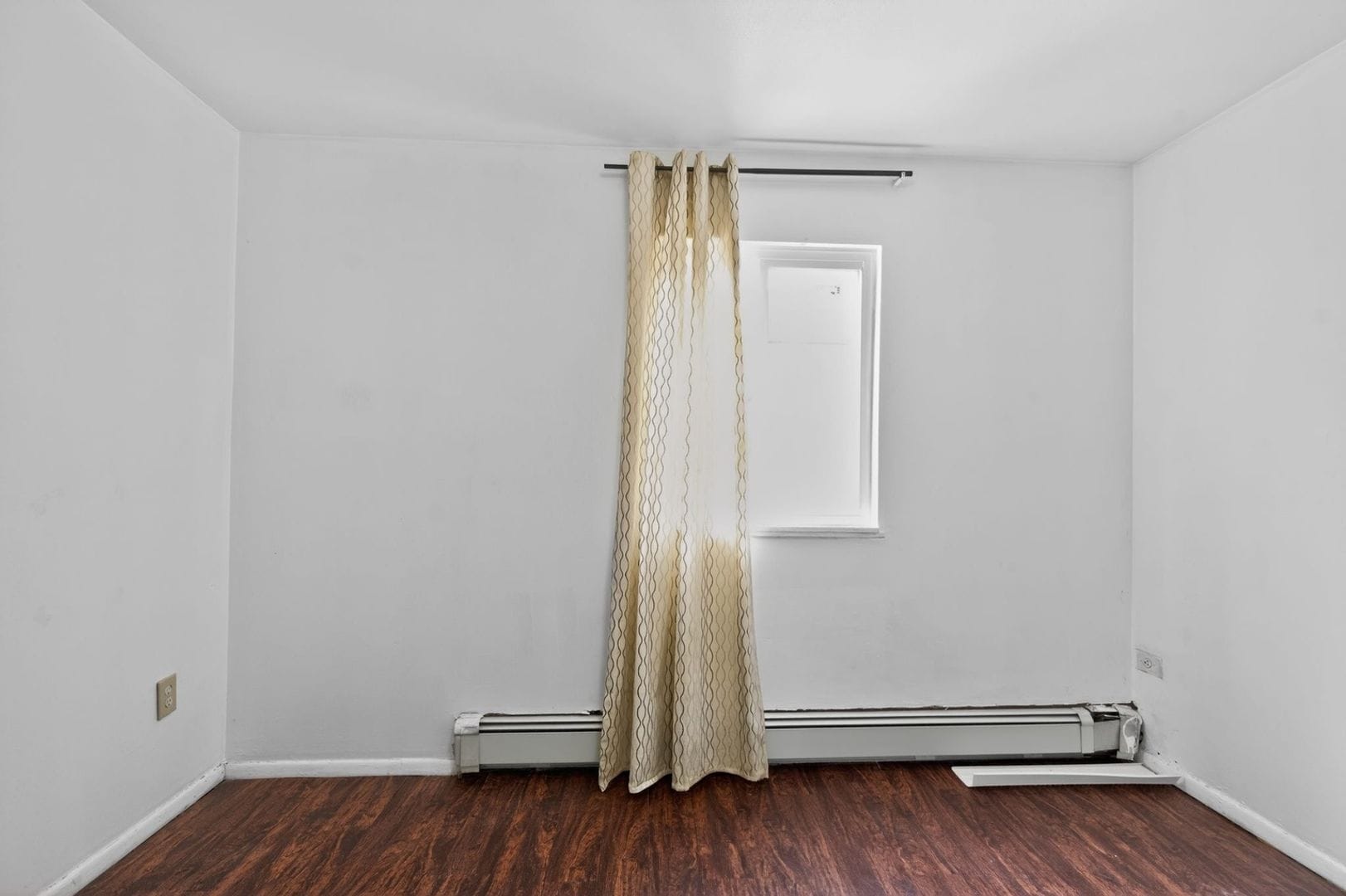 Building Photo - 1102 E 233rd St