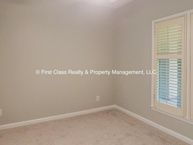 Building Photo - 741 Bishops Park Dr