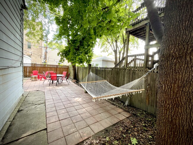 Side yard - 4259 N Lawndale Ave