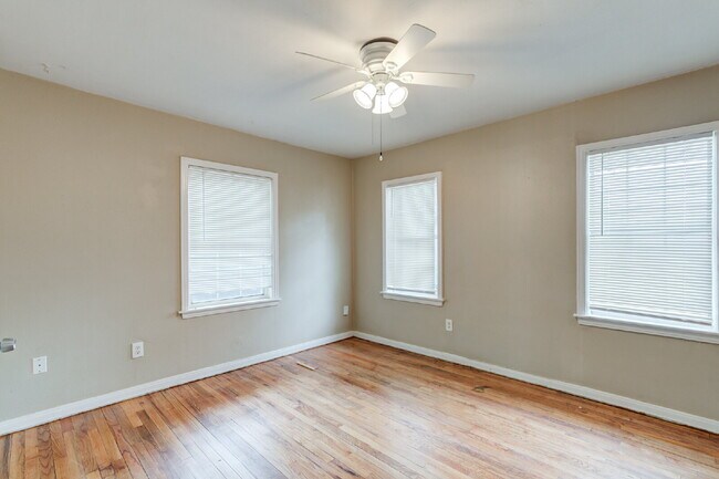 Building Photo - Wonderful updated home! 3/1!