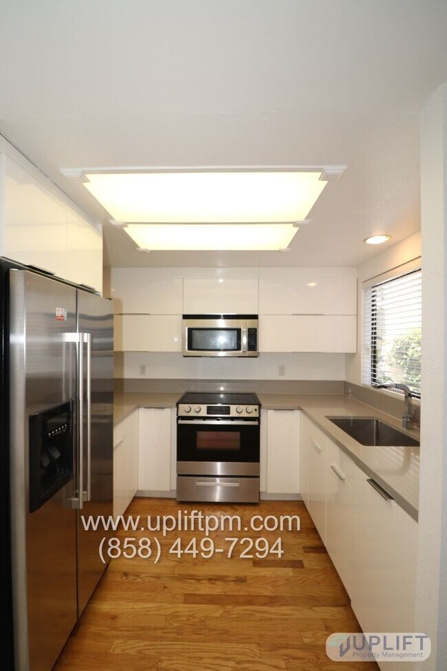 Building Photo - 1 Bed 1 Bath near UCSD, laundry in unit, P...