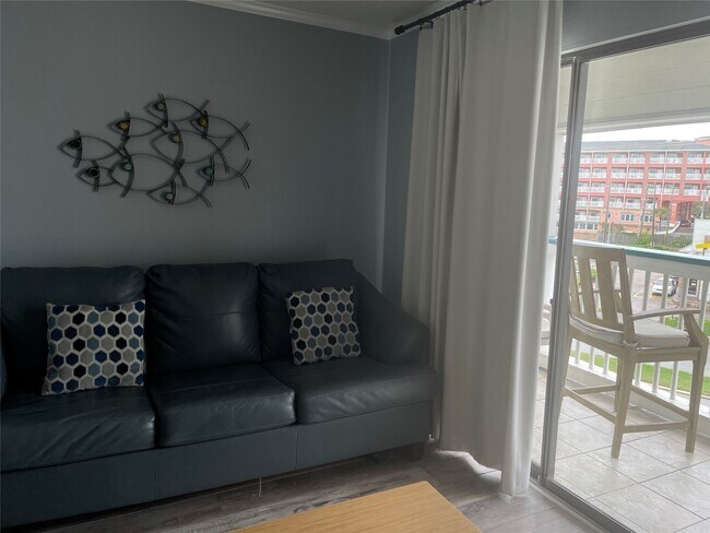 Building Photo - 6102 Seawall Blvd